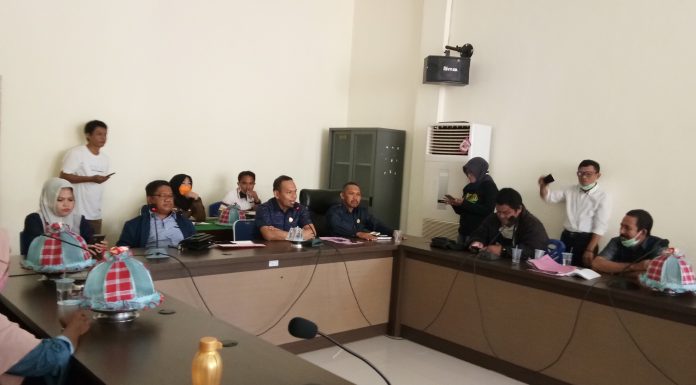 Pembayaran BLT Diniai Tidak Adil, Warga Minta DPRD Panggil Pak Desanya