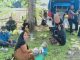 Warga Rela Membawa Bekal Makanan Untuk Menerima Suntikan Vaksin Di Kodim 1402 Polman, 1000 Dosis