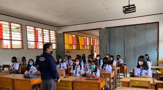 Tingkatkan Motivasi Dan Kompetensi Akademisi UNASMAN Menjadi Guru Tamu Di SMK Negeri 1 Mamasa