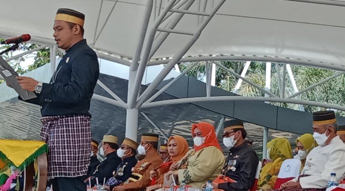 HUT Polman Ke 62, Ketua DPRD Polman Membacakan Naskah Sejarah Pembentukan Kab. Polewali Mandar