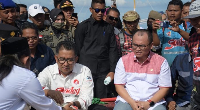 Ritual Mapparondong Lopi, Lepas Passandeq Menuju Pantai Banggae