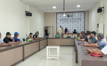 Waktu Turun Sawa Tidak Jelas, Puluhan Petani Mengadu Ke DPRD Polman