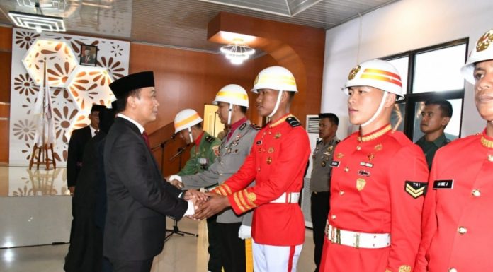 Pj Gubernur Sulbar Kukuhkan 71 Paskibra