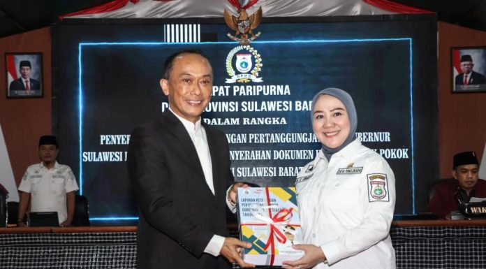 Serahkan LKPJ Gubernur Tahun 2023, Prof Zudan: 24 Penghargaan Berkat Kekompakan DPRD, Pemprov dan Masyarakat Written by humassulbar Print Email