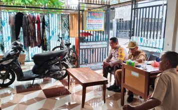 Bhabinkamtibmas Polsek Wonomulyo Sambangi Warga Binaannya