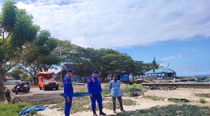 Personil Sat Polair Polres Polman Laksanakan Binmas Perairan Di Pesisir Pantai