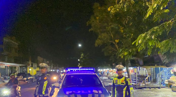 Sat Lantas Polres Polman Gelar Blue Light Patrol untuk Tingkatkan Keamanan