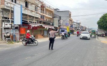 Sat Lantas Polres Polman Laksanakan Pengaturan Lalu Lintas di Pagi Hari