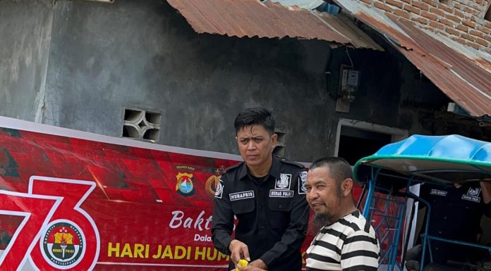 Kasihumas Polres Polman Berbagi Sembako dalam Rangka HUT Humas Polri ke-73