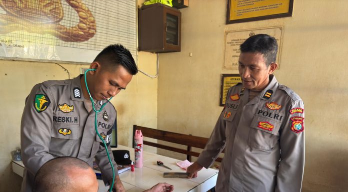Seksi Dokkes Polres Polman Laksanakan Pemeriksaan Kesehatan Kepada Tahanan