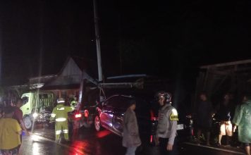 Sat Lantas Polres Polman Bersama Bhabinkamtibmas Mendatangi TKP Lakalantas di Kelurahan Anreapi