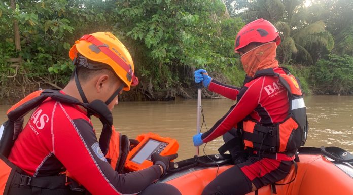 Basarnas Mamuju Berupaya Lakukan Pencarian, Kedua Pekerja yang Jatuh ke Sungai Masih Belum Ditemukan