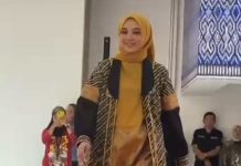 Ketua TP PKK Polewali Mandar Raih Juara I Fashion Show HKG PKK ke-53