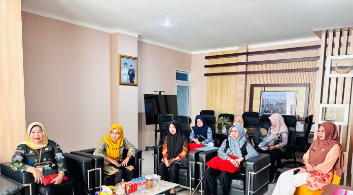 Dispersip Polman Koordinasi ke Disperpusip Sulbar Terkait Penambahan Jam Layanan Perpustakaan