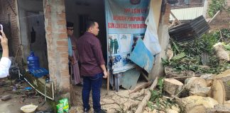 Ketua DPRD Polewali Mandar Fahry Fadly Turun Langsung Tinjau Rumah Warga Tertimpa Pohon di Manding