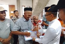 Bupati Polman Serahkan Bantuan Korban Kebakaran Galung Tuluk, Tegaskan Pemerintah Selalu Hadir