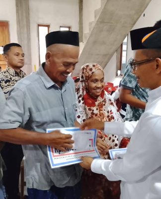 Bupati Polman Serahkan Bantuan Korban Kebakaran Galung Tuluk, Tegaskan Pemerintah Selalu Hadir
