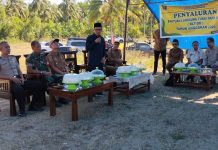 Bupati Polman Salurkan BLT di Lekopadis, Tekankan Pentingnya Data Kemiskinan yang Akurat