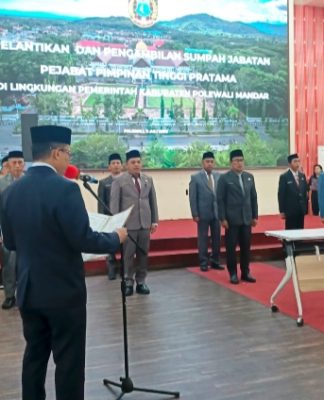 Bupati Polman Ingatkan 10 Pejabat Baru: Bekerjalah dengan Integritas, Bukan Sekadar Laporan
