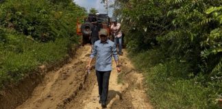 Komitmen Nyata Bupati Samsul Mahmud, Hadapi Jalan Ekstrem Demi Perjuangkan Akses Warga Tutar