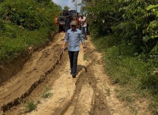 Komitmen Nyata Bupati Samsul Mahmud, Hadapi Jalan Ekstrem Demi Perjuangkan Akses Warga Tutar