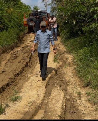 Komitmen Nyata Bupati Samsul Mahmud, Hadapi Jalan Ekstrem Demi Perjuangkan Akses Warga Tutar