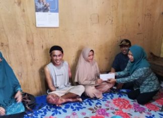 TP PKK Polewali Mandar Salurkan Bantuan untuk Armin, Korban Tersengat Listrik hingga Kehilangan Kedua Lengan
