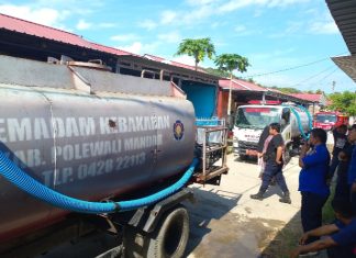 Respon Kilat Damkar Polman Padamkan Kebakaran Rumah Kosong di BTN Al-Ikhlas Matakali