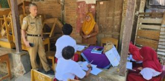 Gedung Direhabilitasi, Siswa SDN 061 Maccera Tetap Belajar di Rumah Warga